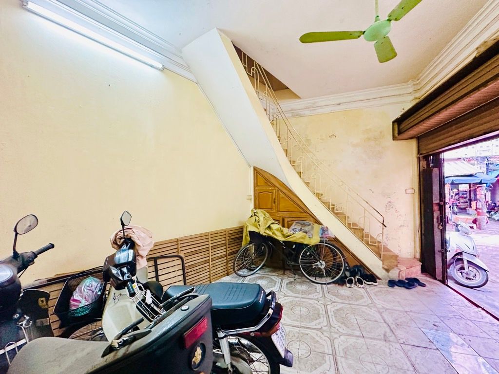 Bán nhà Tân Mai - diện tích 35m2 3 tầng - Lô góc, nhà đẹp vào ở luôn - giá 3,8 tỷ