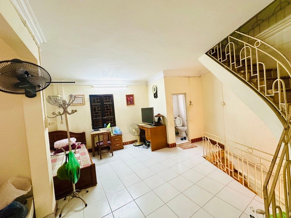 Bán nhà Tân Mai - diện tích 35m2 3 tầng - Lô góc, nhà đẹp vào ở luôn - giá 3,8 tỷ