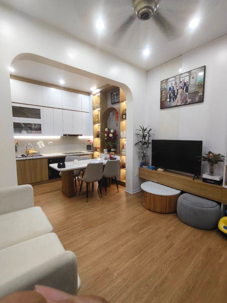 Bán nhà Giáp Bát - diện tích 41m2 5 tầng - ô tô tránh - giá 13,8 tỷ