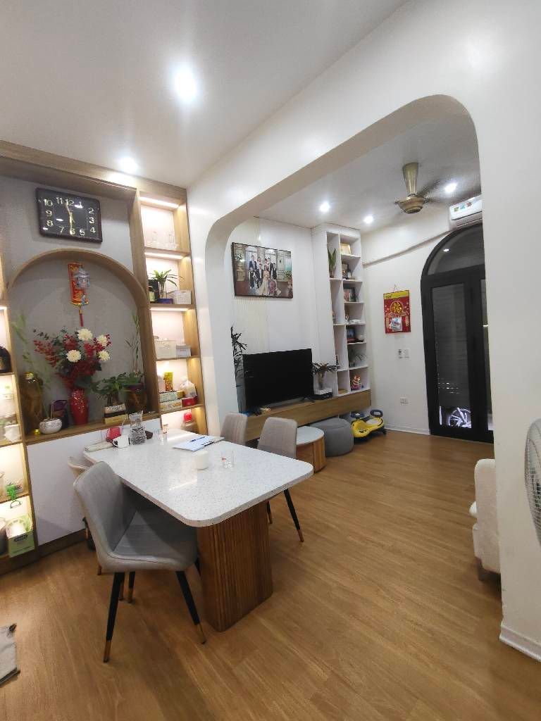 Bán nhà Giáp Bát - diện tích 41m2 5 tầng - ô tô tránh - giá 13,8 tỷ