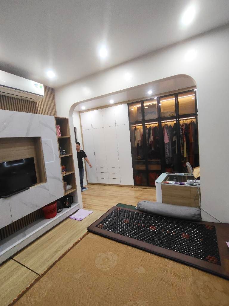 Bán nhà Giáp Bát - diện tích 41m2 5 tầng - ô tô tránh - giá 13,8 tỷ
