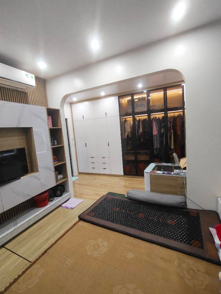Bán nhà Giáp Bát - diện tích 41m2 5 tầng - ô tô tránh - giá 13,8 tỷ