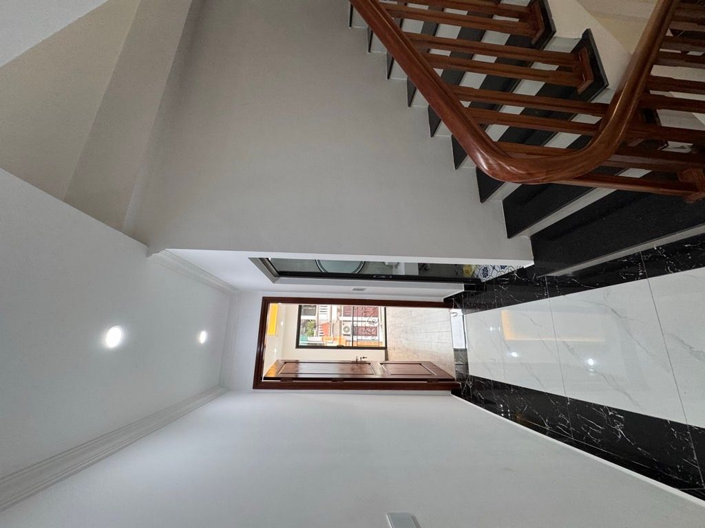 Bán nhà Nguyễn Chính - diện tích 45m2 5 tầng - Lô góc - giá 14,6 tỷ