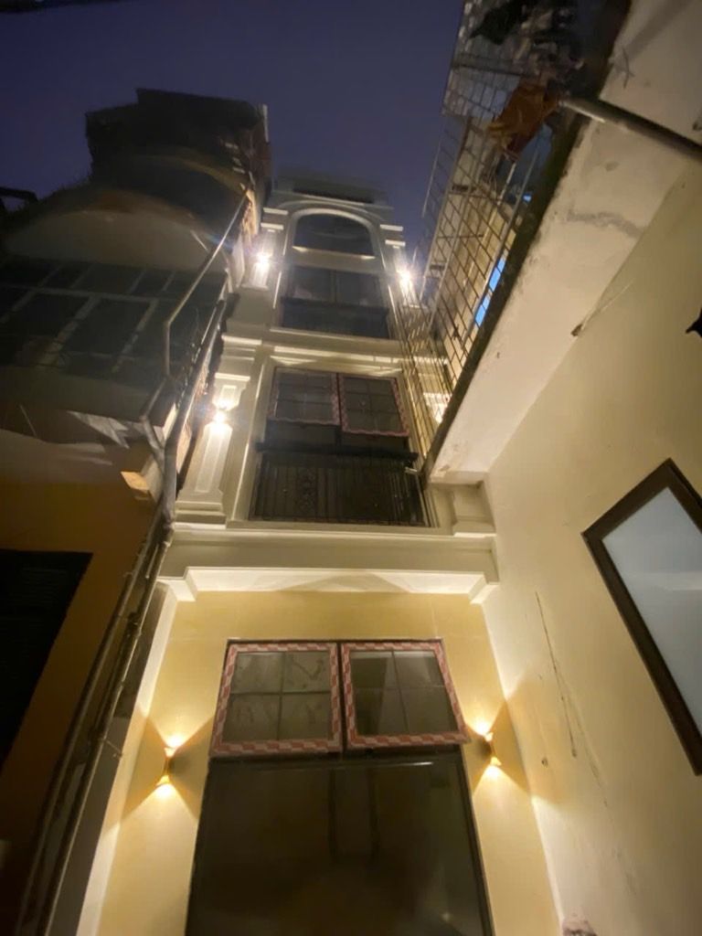 Bán nhà Phan văn trị - diện tích 24m2 6 tầng - Ô tô vào trong nhà - giá 8,8 tỷ