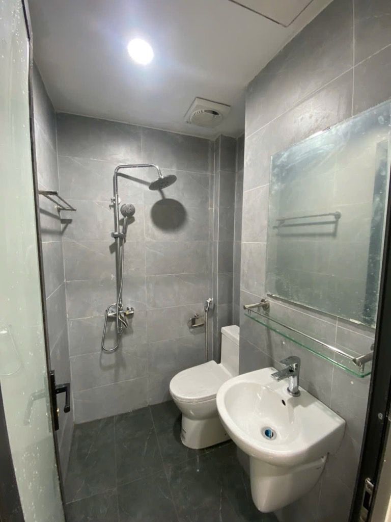 Bán nhà Phan văn trị - diện tích 24m2 6 tầng - Ô tô vào trong nhà - giá 8,8 tỷ