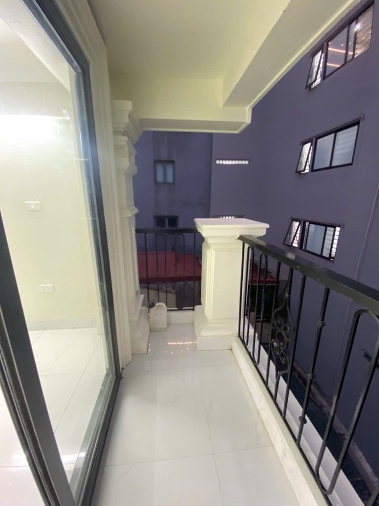 Bán nhà Phan văn trị - diện tích 24m2 6 tầng - Ô tô vào trong nhà - giá 8,8 tỷ