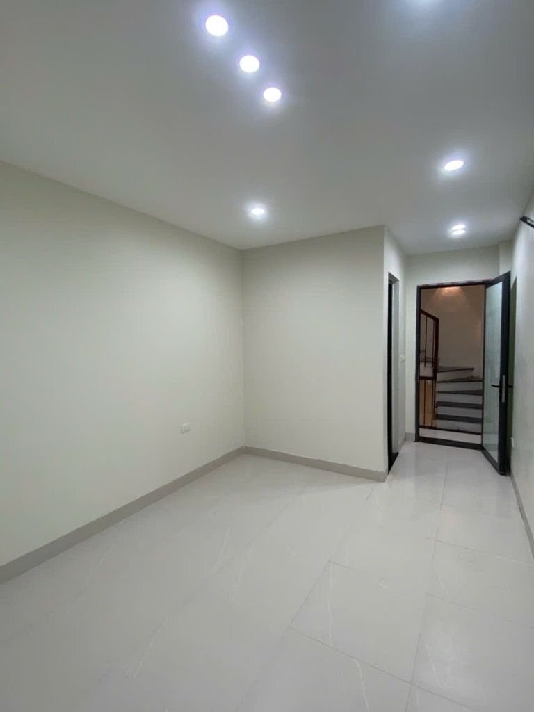 Bán nhà Phan văn trị - diện tích 24m2 6 tầng - Ô tô vào trong nhà - giá 8,8 tỷ