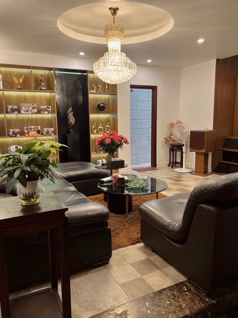 Bán nhà Phạm Ngọc Thạch - diện tích 46m2 6 tầng - Ô chờ thang máy - giá 15 tỷ