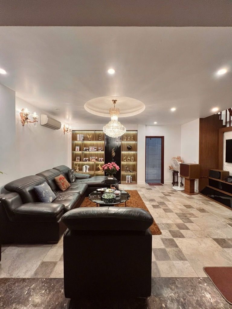 Bán nhà Phạm Ngọc Thạch - diện tích 46m2 6 tầng - Ô chờ thang máy - giá 15 tỷ