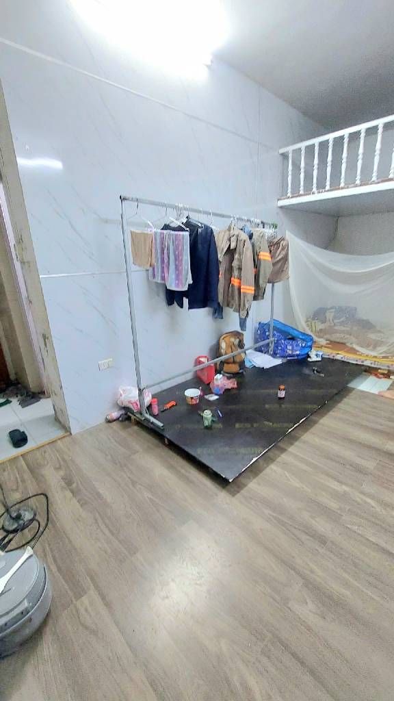 Bán nhà Chùa Láng - diện tích 24m2 1 tầng - ô tô đỗ cửa - giá 3,8 tỷ