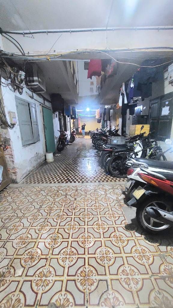 Bán nhà Chùa Láng - diện tích 24m2 1 tầng - ô tô đỗ cửa - giá 3,8 tỷ