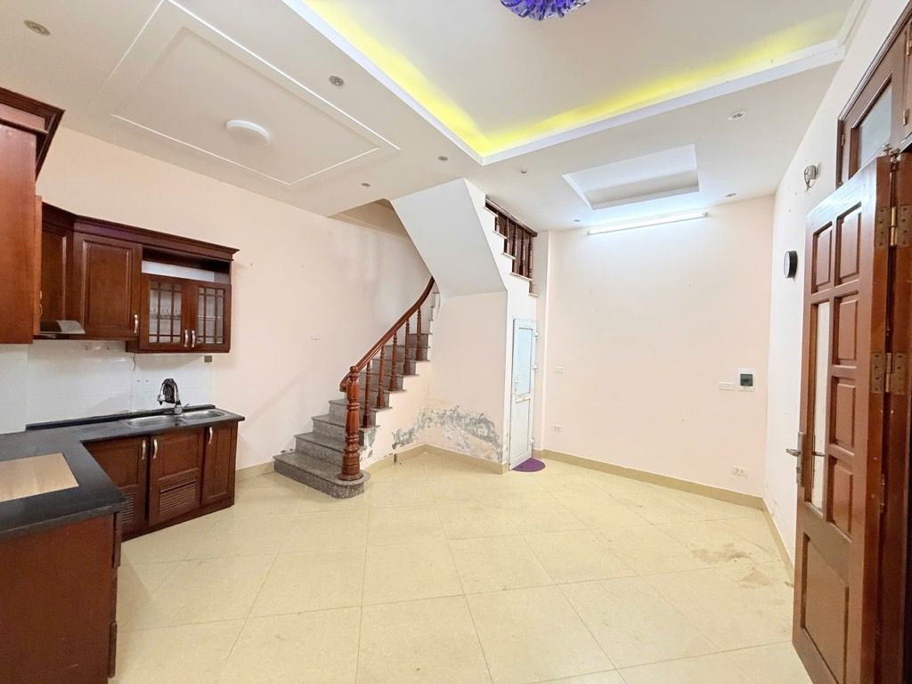 Bán nhà Trần Khát Chân - diện tích 38m2 5 tầng - Ngõ nông, gần phố - giá 0 tỷ