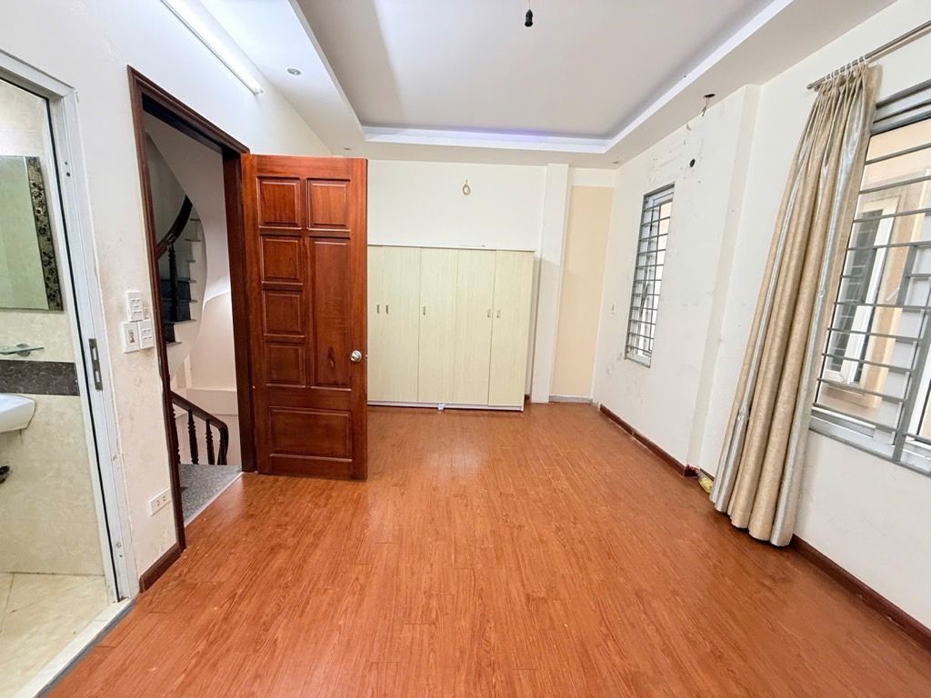 Bán nhà Trần Khát Chân - diện tích 38m2 5 tầng - Ngõ nông, gần phố - giá 0 tỷ