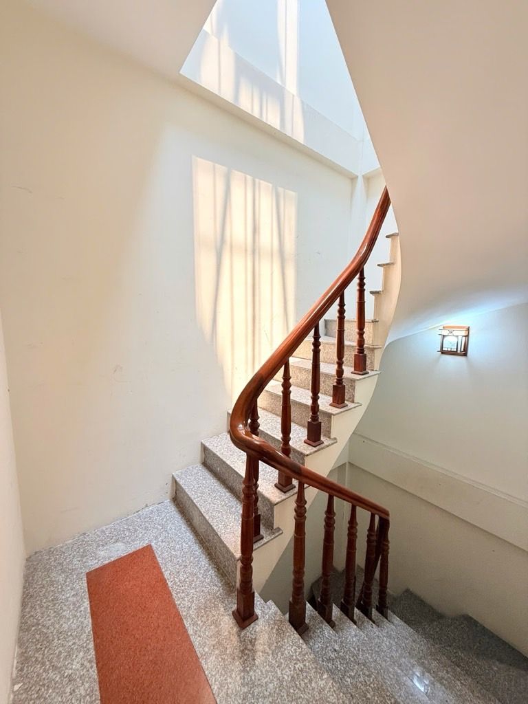 Bán nhà Trần Khát Chân - diện tích 38m2 5 tầng - Ngõ nông, gần phố - giá 0 tỷ