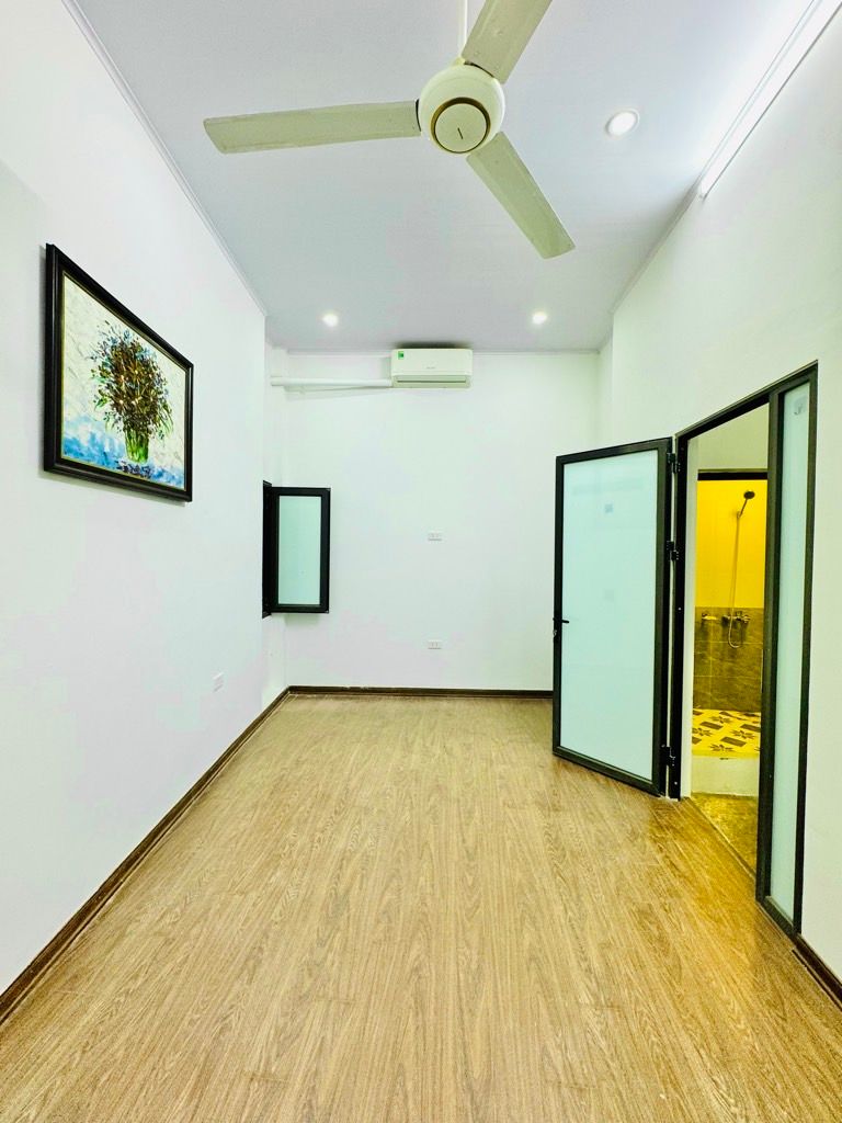 Bán nhà Ngõ Chợ Khâm Thiên - diện tích 20m2 5 tầng - Nhà riêng dân xây sổ đỏ nét căng - giá 5 tỷ
