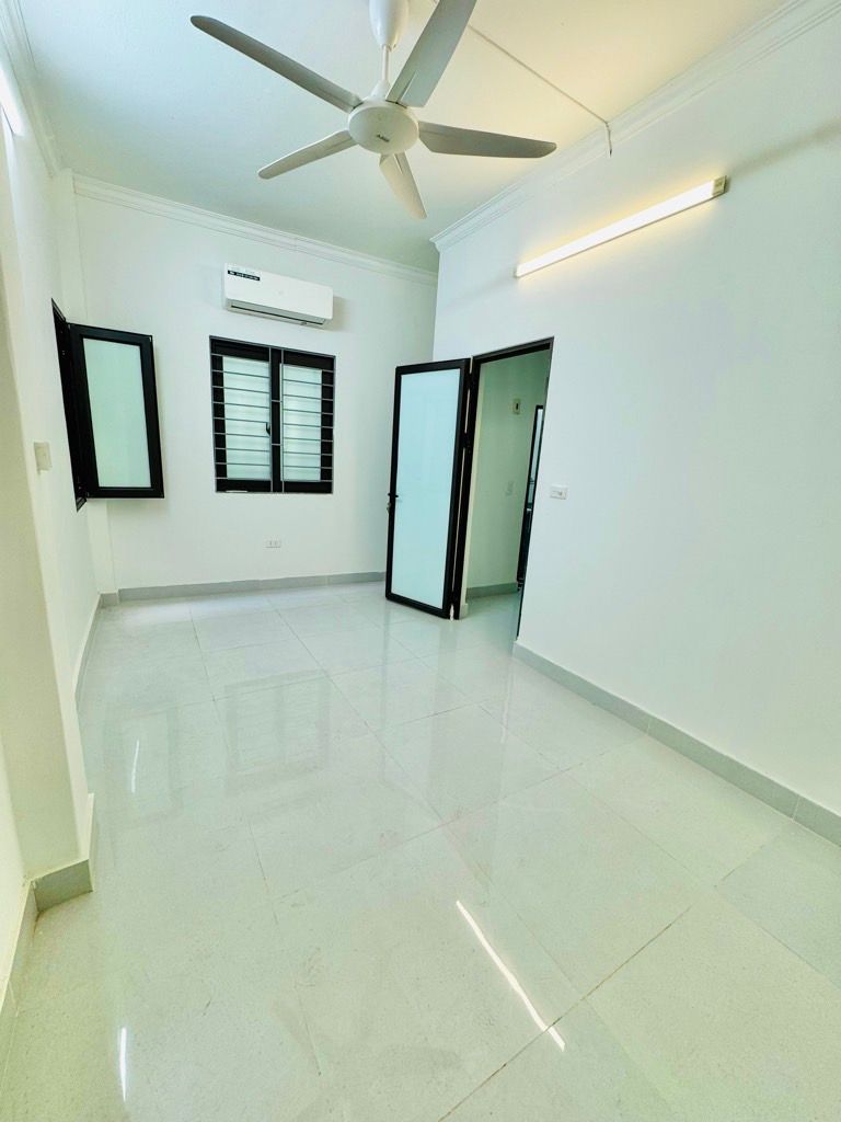 Bán nhà Ngõ Chợ Khâm Thiên - diện tích 20m2 5 tầng - Nhà riêng dân xây sổ đỏ nét căng - giá 5 tỷ