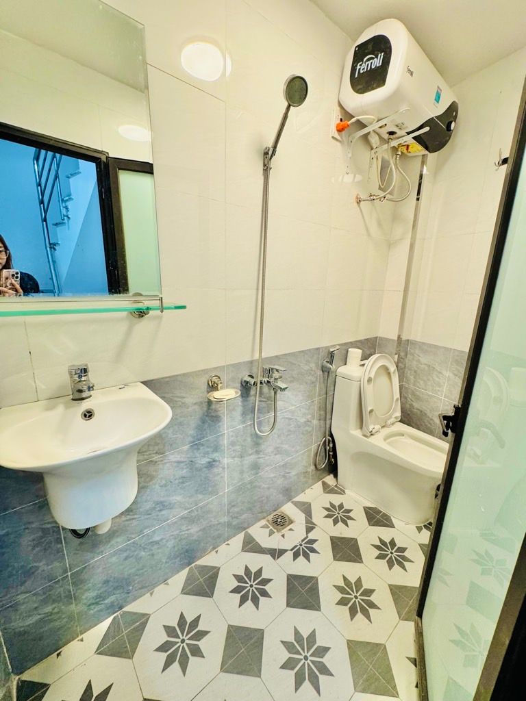 Bán nhà Ngõ Chợ Khâm Thiên - diện tích 20m2 5 tầng - Nhà riêng dân xây sổ đỏ nét căng - giá 5 tỷ