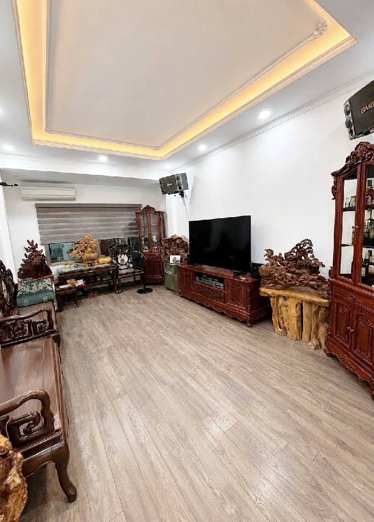 Bán nhà Phố 8/3 - diện tích 40,5m2 4 tầng - Lô góc mặt ngõ thông - giá 6,3 tỷ