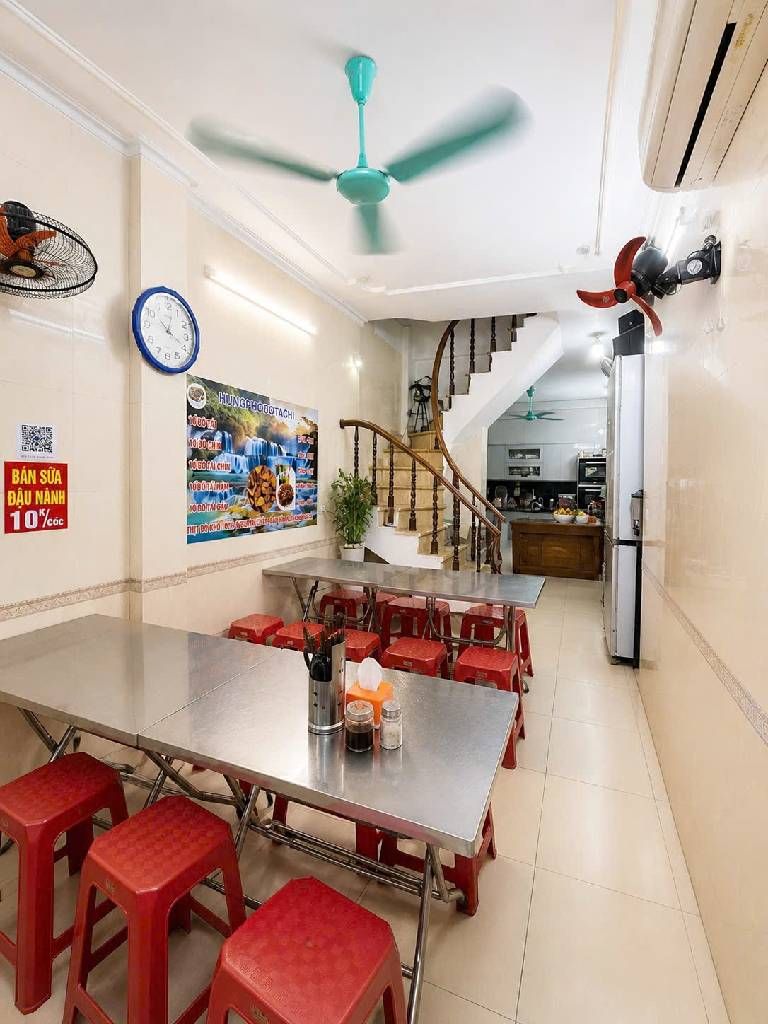 Bán nhà Phố 8/3 - diện tích 40,5m2 4 tầng - Lô góc mặt ngõ thông - giá 6,3 tỷ