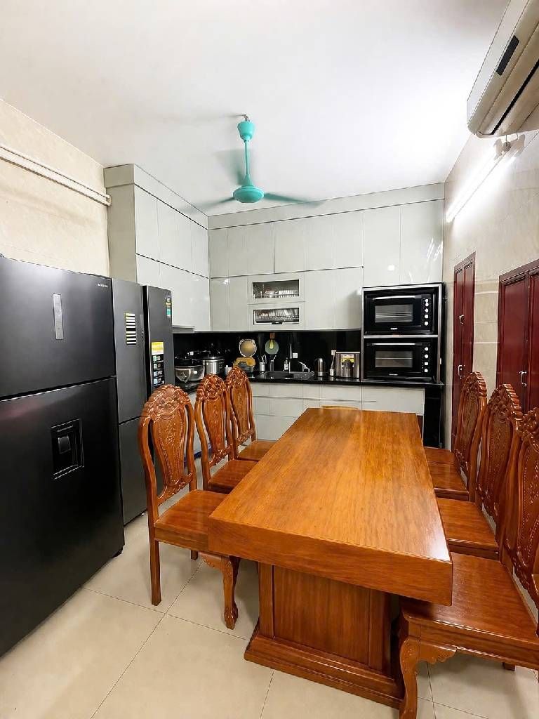 Bán nhà Phố 8/3 - diện tích 40,5m2 4 tầng - Lô góc mặt ngõ thông - giá 6,3 tỷ
