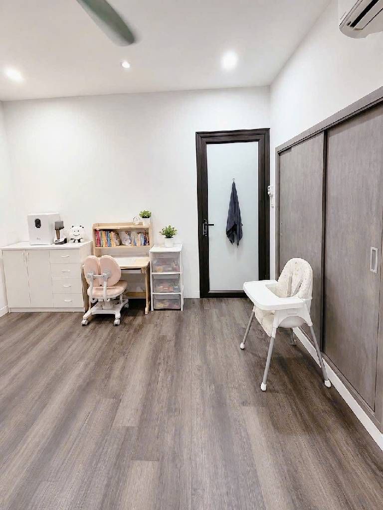 Bán nhà Phố 8/3 - diện tích 40,5m2 4 tầng - Lô góc mặt ngõ thông - giá 6,3 tỷ
