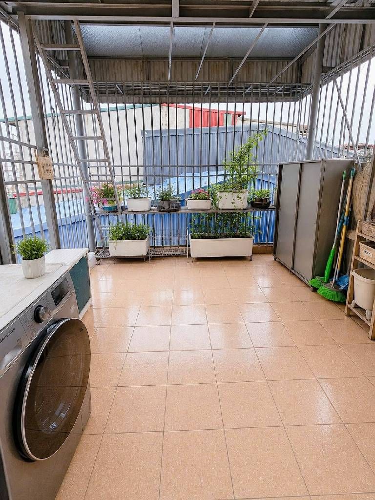 Bán nhà Phố 8/3 - diện tích 40,5m2 4 tầng - Lô góc mặt ngõ thông - giá 6,3 tỷ