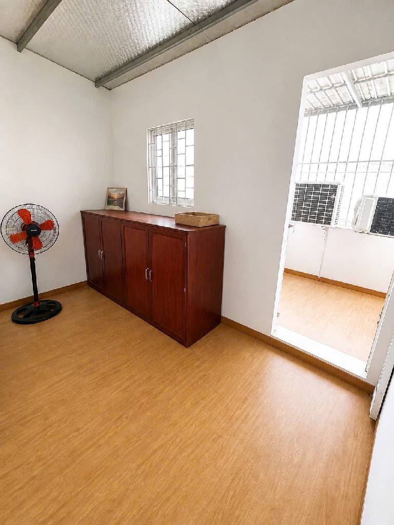 Bán nhà Phố 8/3 - diện tích 40,5m2 4 tầng - Lô góc mặt ngõ thông - giá 6,3 tỷ