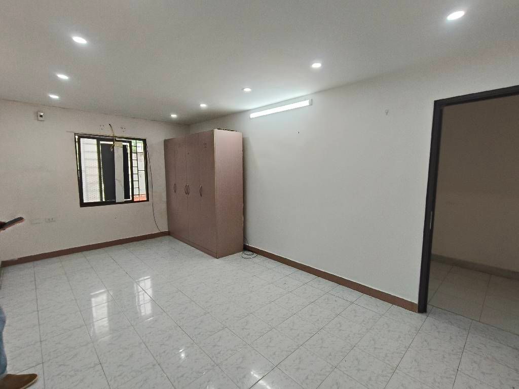 Bán nhà Khâm Thiên - diện tích 60m2 5 tầng - ô tô đỗ chân nhà - giá 3,65 tỷ