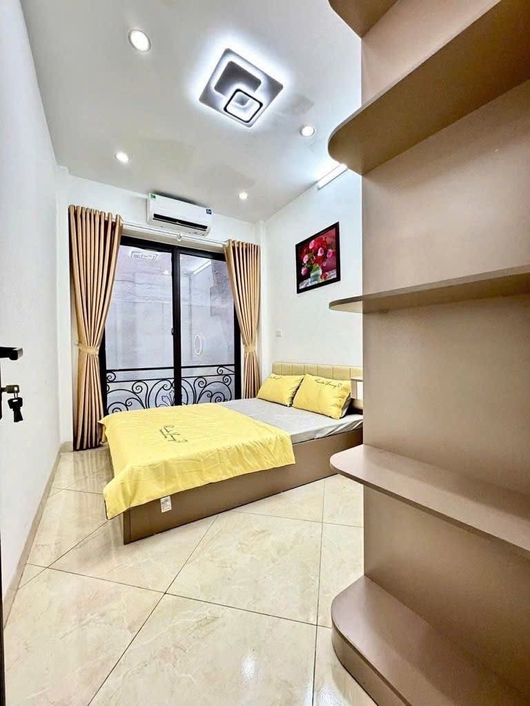 Bán nhà Đình Đông - diện tích 16,6m2 4 tầng - Ngõ nông vài bước ra phố - giá 5,35 tỷ