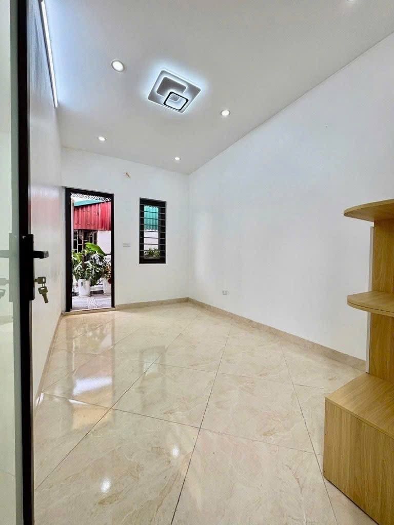 Bán nhà Đình Đông - diện tích 16,6m2 4 tầng - Ngõ nông vài bước ra phố - giá 5,35 tỷ