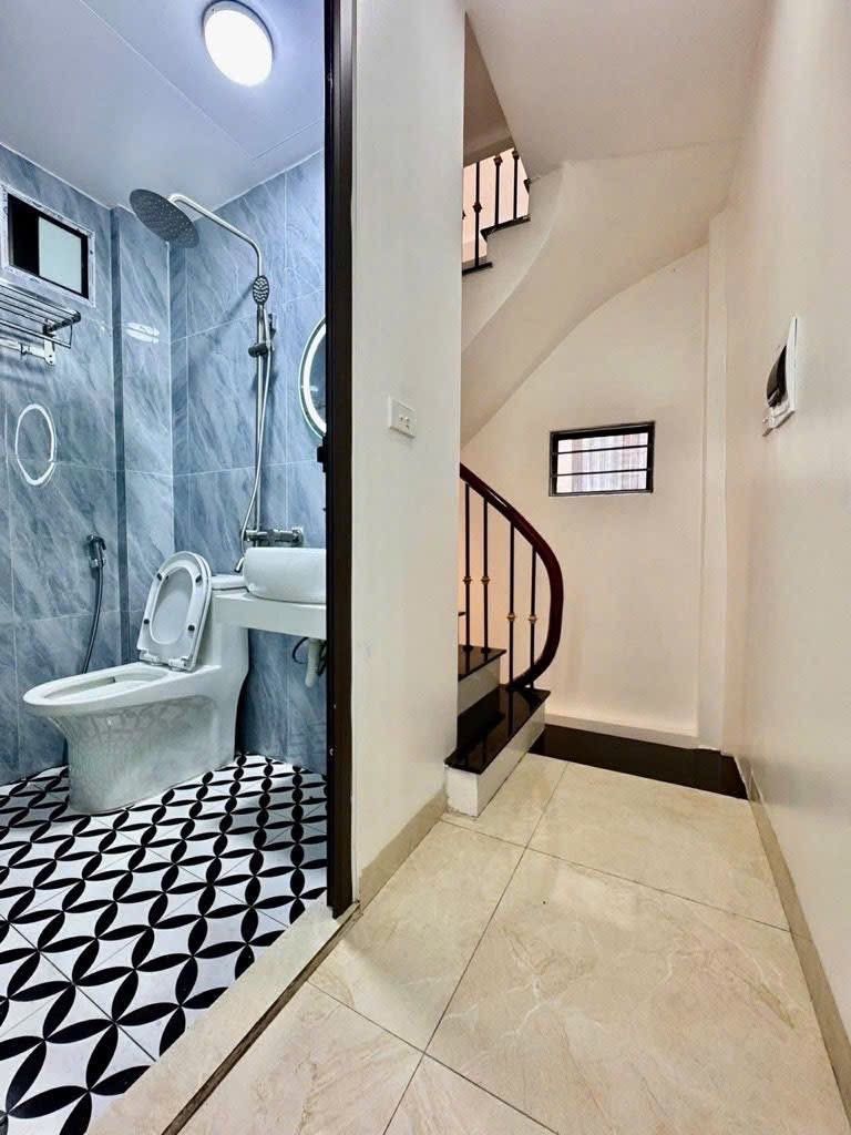 Bán nhà Đình Đông - diện tích 16,6m2 4 tầng - Ngõ nông vài bước ra phố - giá 5,35 tỷ