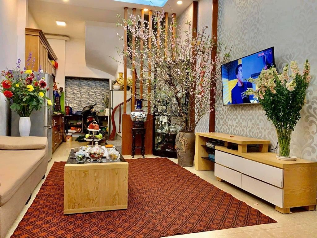 Bán nhà Kim Ngưu - diện tích 30m2 5 tầng - Ngõ rộng SH quay đầu - giá 9,6 tỷ