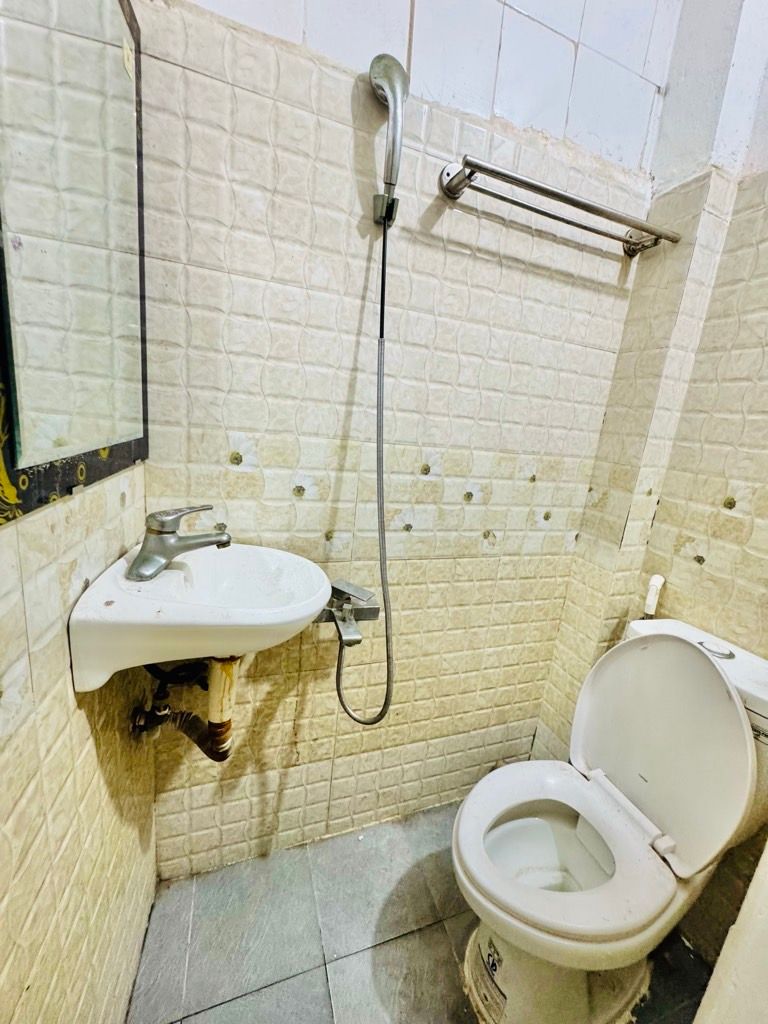 Bán nhà Định Công Thượng - diện tích 20m2 3 tầng - ngõ ô tô tránh - giá 2,2 tỷ