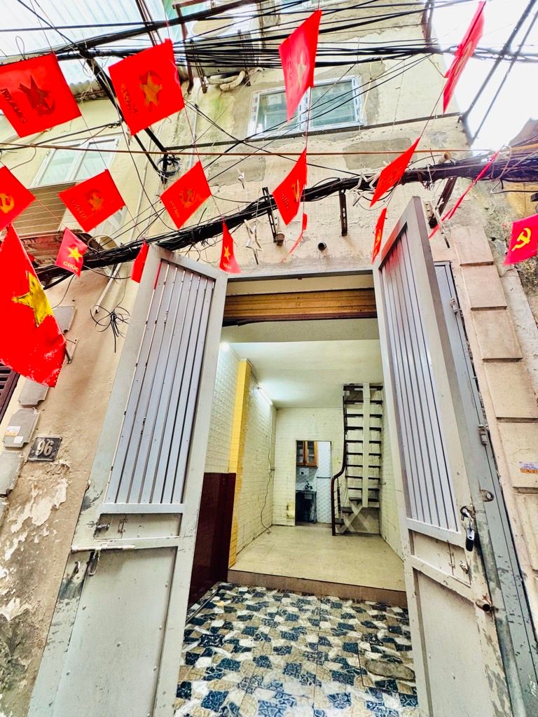 Bán nhà Định Công Thượng - diện tích 20m2 3 tầng - ngõ ô tô tránh - giá 2,2 tỷ