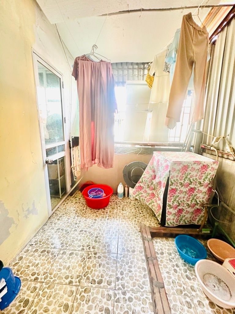 Bán nhà Định Công Thượng - diện tích 29m2 3 tầng - Nhà riêng tặng nội thất - giá 2,4 tỷ