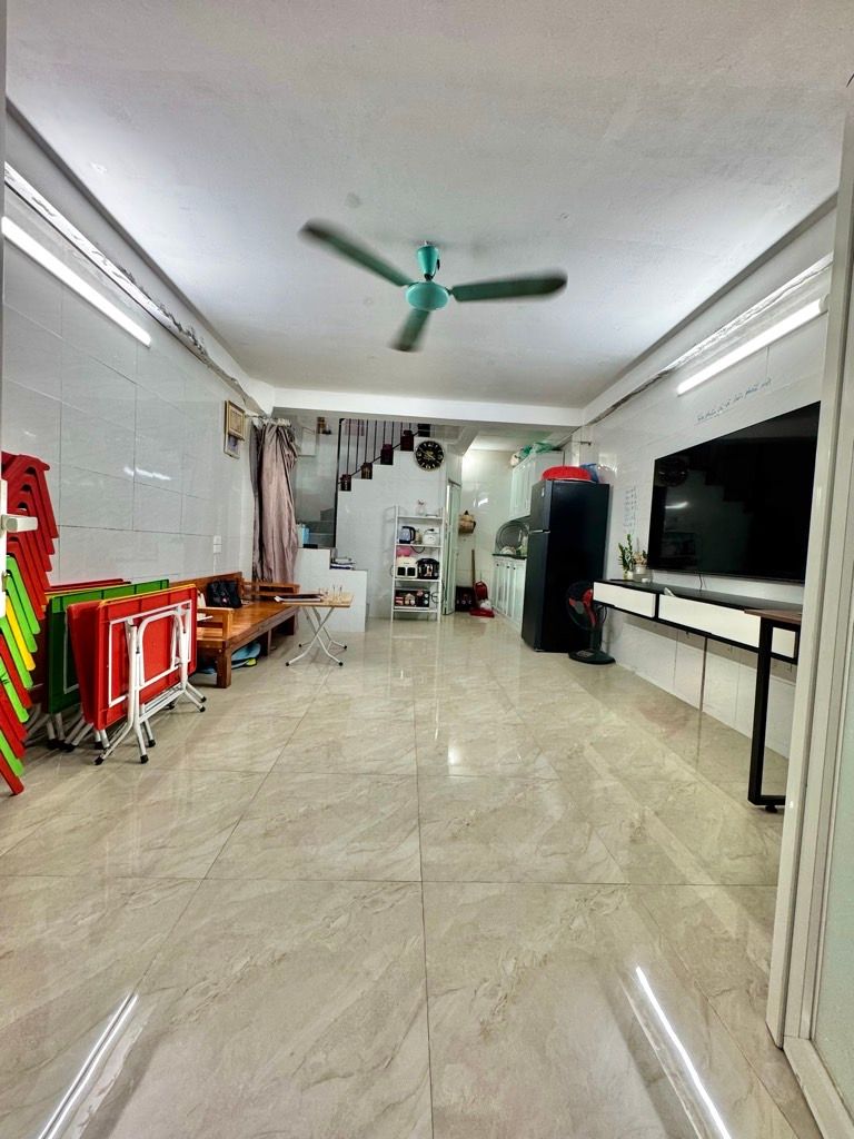 Bán nhà Định Công Thượng - diện tích 29m2 3 tầng - Nhà riêng tặng nội thất - giá 2,4 tỷ
