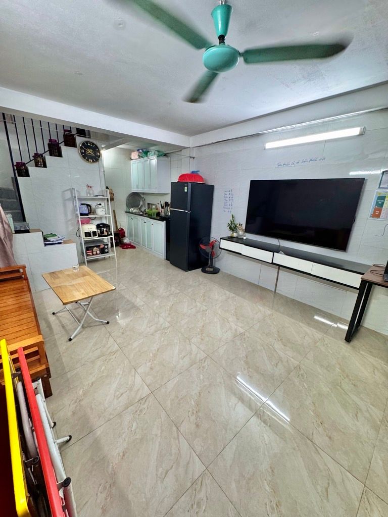 Bán nhà Định Công Thượng - diện tích 29m2 3 tầng - Nhà riêng tặng nội thất - giá 2,4 tỷ