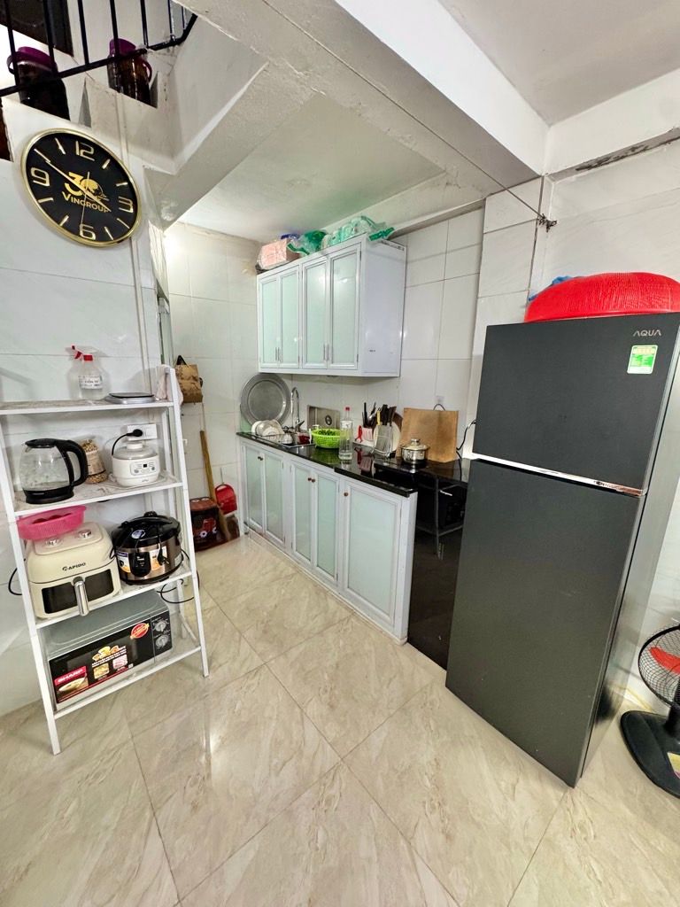 Bán nhà Định Công Thượng - diện tích 29m2 3 tầng - Nhà riêng tặng nội thất - giá 2,4 tỷ