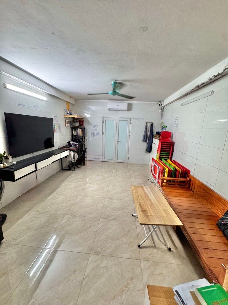 Bán nhà Định Công Thượng - diện tích 29m2 3 tầng - Nhà riêng tặng nội thất - giá 2,4 tỷ