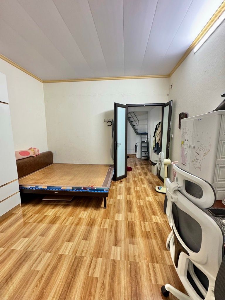 Bán nhà Định Công Thượng - diện tích 29m2 3 tầng - Nhà riêng tặng nội thất - giá 2,4 tỷ