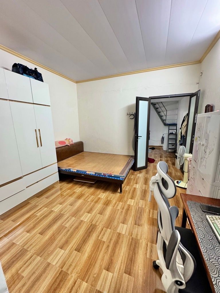Bán nhà Định Công Thượng - diện tích 29m2 3 tầng - Nhà riêng tặng nội thất - giá 2,4 tỷ