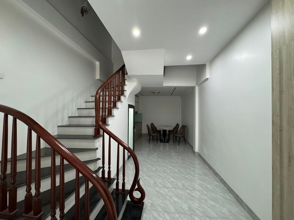 Bán nhà Vũ Tông Phan - diện tích 37m2 5 tầng - Ô tô tránh - giá 11,8 tỷ