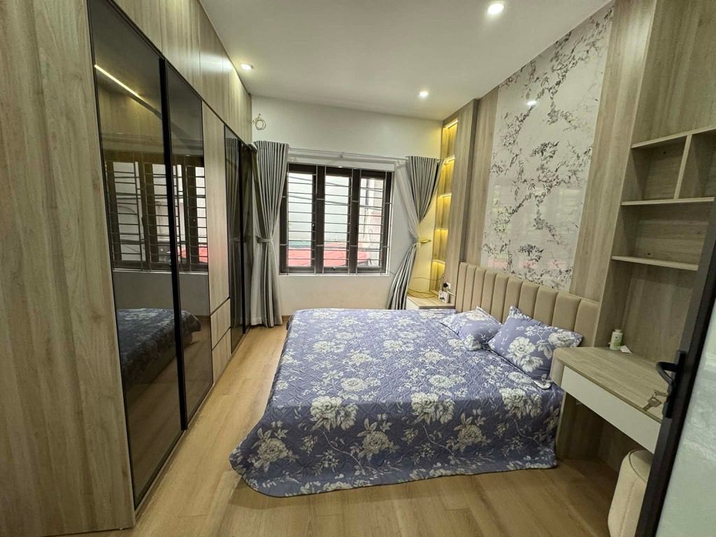 Bán nhà Vũ Tông Phan - diện tích 37m2 5 tầng - Ô tô tránh - giá 11,8 tỷ