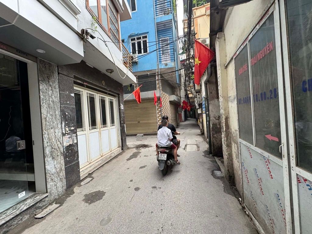 Bán nhà Vũ Tông Phan - diện tích 37m2 5 tầng - Ô tô tránh - giá 11,8 tỷ