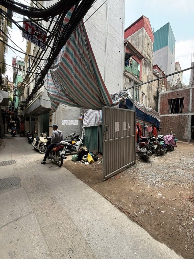 Bán nhà Kim Ngưu - diện tích 30m2 5 tầng - Nhà mới - thang máy - giá 9,6 tỷ