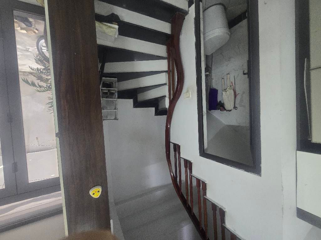 Bán nhà Định Công Thượng - diện tích 33.6m2 6 tầng - Lô góc, ngõ thông - giá 7,5 tỷ