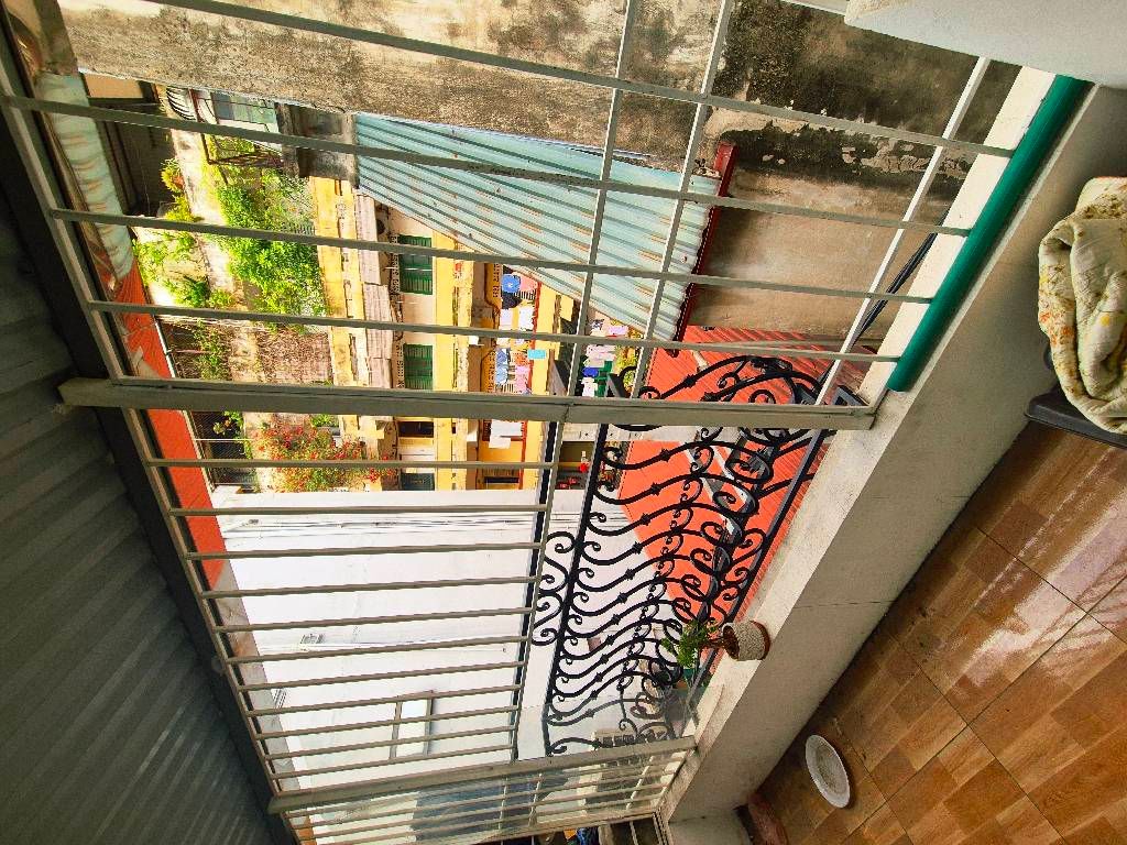 Bán nhà Thịnh Hào 1 - diện tích 15m2 3 tầng - Ô TÔ NHỎ QUA NHÀ - giá 2,25 tỷ