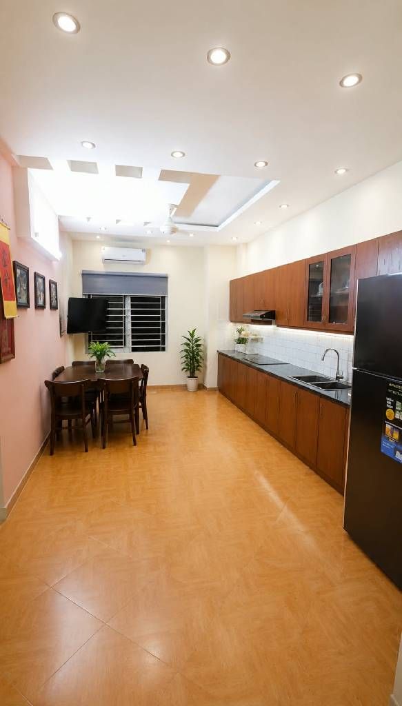 Bán nhà Giáp Nhất - diện tích 27m2 5 tầng - Hàng xóm Royal City - giá 7,68 tỷ