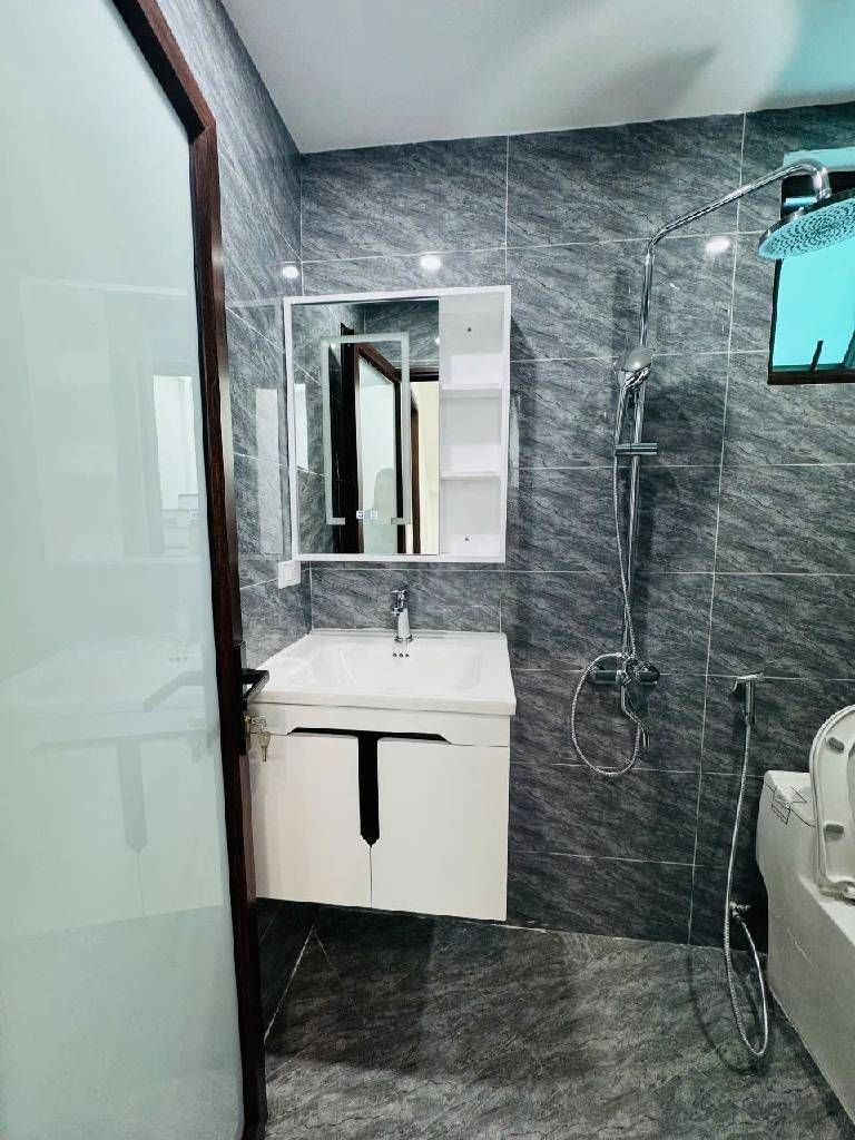 Bán nhà Đê Trần Khát Chân - diện tích 29,6m2 4 tầng - Nhà đẹp ở ngay - giá 7,5 tỷ