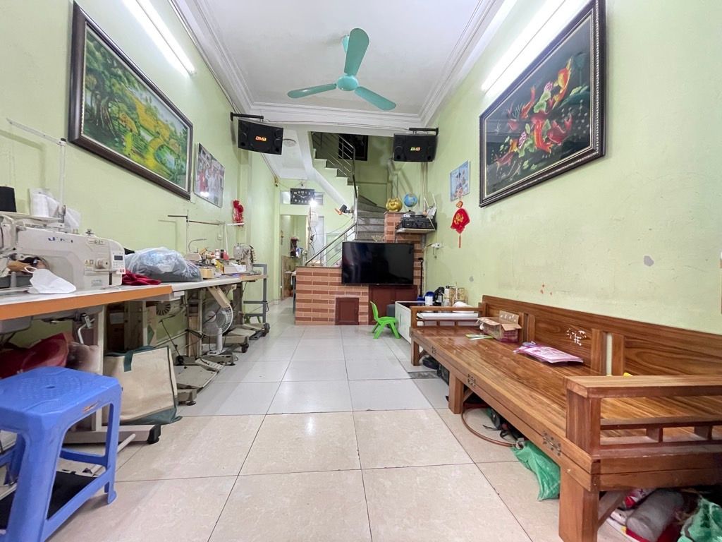 Bán nhà Định Công Hạ - diện tích 35,9m2 3 tầng - Ô TÔ VÀO TỚI CỬA - giá 3,5 tỷ